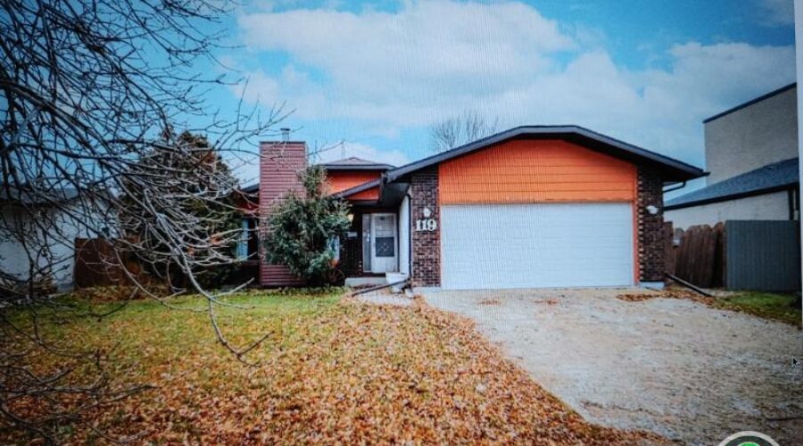 House for Sale Bungalow | Houses for Sale | Winnipeg | Winnipeg Home For Sale Listing 🏡