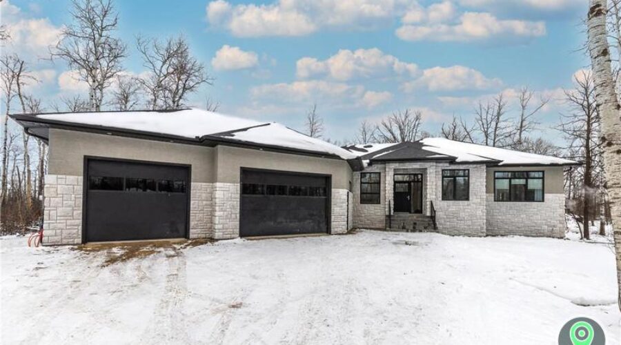 77 Edgewood Drive Mitchell, Manitoba | Winnipeg Home For Sale Listing 🏡