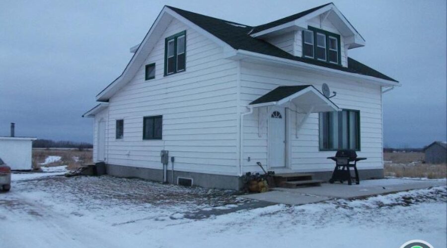 Country house for sale with small acreage, 2.2 acres | Houses for Sale | Winnipeg | Winnipeg Home For Sale Listing 🏡